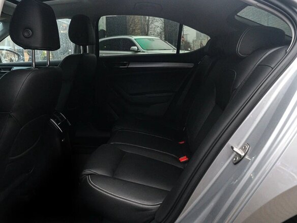 2023 Skoda Superb III Рестайлинг, серебристый, 2390000 рублей - вид 20