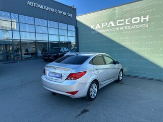 2015 Hyundai Solaris I Рестайлинг, серебристый, 985000 рублей, вид 2