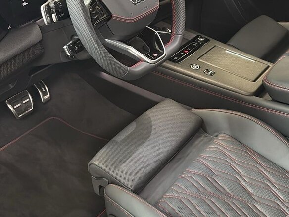 2026 Audi Q7 III (G8), серый, 19300000 рублей - вид 4