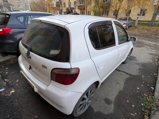 2000 Toyota Vitz I (P10), белый, 248000 рублей, вид 5