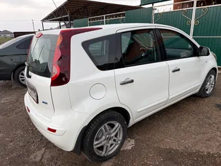 2011 Nissan Note I Рестайлинг, белый, 699999 рублей, вид 3