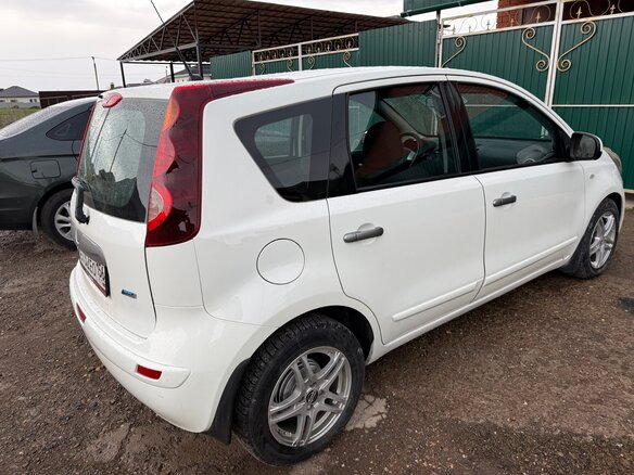 2011 Nissan Note I Рестайлинг, белый, 699999 рублей - вид 2