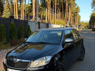 2013 Skoda Fabia II Рестайлинг, чёрный, 680000 рублей, вид 1