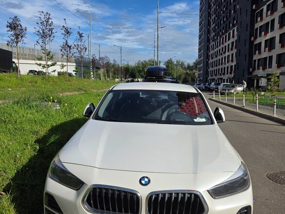 2021 BMW X2 sDrive18i I (F39), белый, 3600000 рублей - вид 4