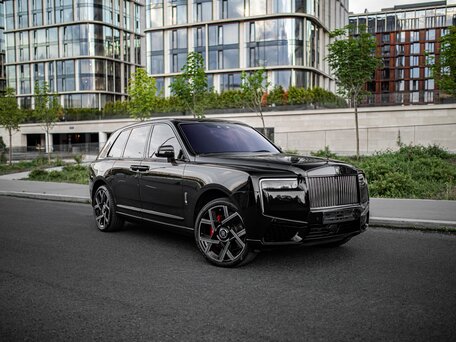 2021 Rolls-Royce Cullinan Black Badge I (Series I), чёрный, 34900000 рублей, вид 1