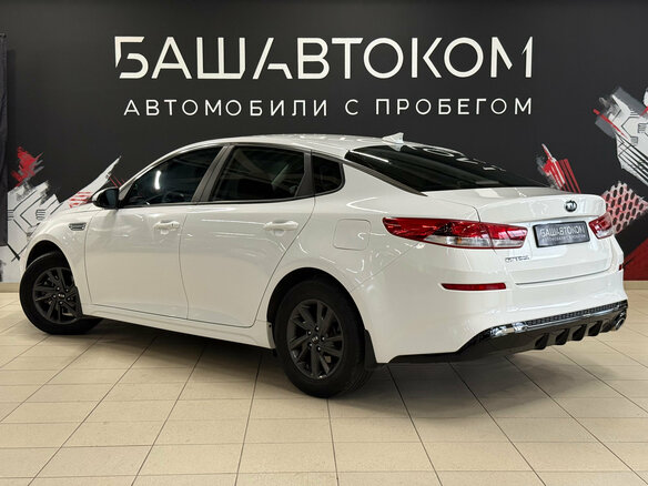 2019 Kia Optima IV Рестайлинг, белый, 1810000 рублей - вид 5