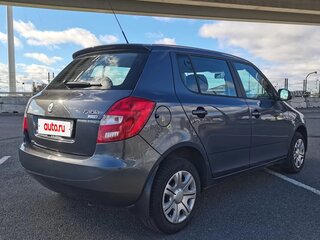 2011 Skoda Fabia II Рестайлинг, серый, 650000 рублей, вид 3