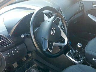 2013 Hyundai Solaris I, бежевый, 795000 рублей, вид 4