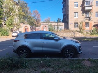 2020 Kia Sportage IV Рестайлинг, серый, 1800000 рублей, вид 3