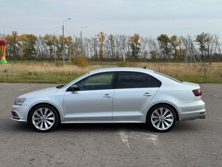 2016 Volkswagen Jetta VI Рестайлинг, серебристый, 1500000 рублей, вид 3