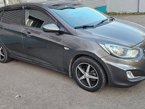 2011 Hyundai Solaris I, серый, 700000 рублей