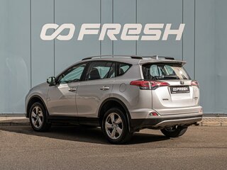 2017 Toyota RAV4 IV (XA40) Рестайлинг, серебристый, 2380000 рублей, вид 2