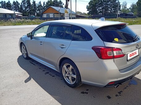 2018 Subaru Levorg I Рестайлинг, серебристый, 1430000 рублей, вид 3
