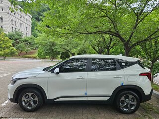 2023 Kia Seltos I Рестайлинг, белый, 2050200 рублей, вид 2