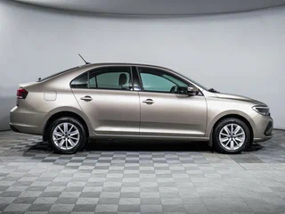 2022 Volkswagen Polo VI, коричневый, 1730000 рублей, вид 4