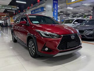 2022 Toyota Yaris L X XP150 Рестайлинг, красный, 940000 рублей, вид 2