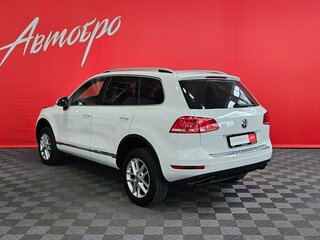 2013 Volkswagen Touareg II, белый, 1825000 рублей, вид 3