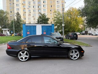 2004 Mercedes-Benz C-Класс 230 II (W203) Рестайлинг, чёрный, 830000 рублей, вид 3