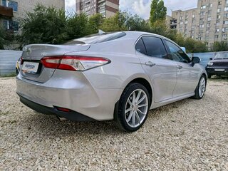2018 Toyota Camry VIII (XV70), серебристый, 2635000 рублей, вид 3