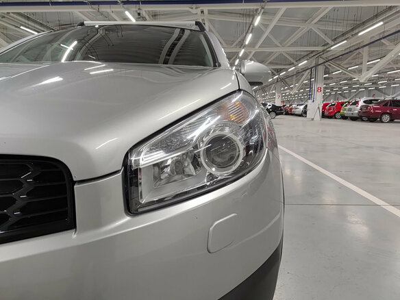 2013 Nissan Qashqai I Рестайлинг, серебристый, 900000 рублей - вид 16