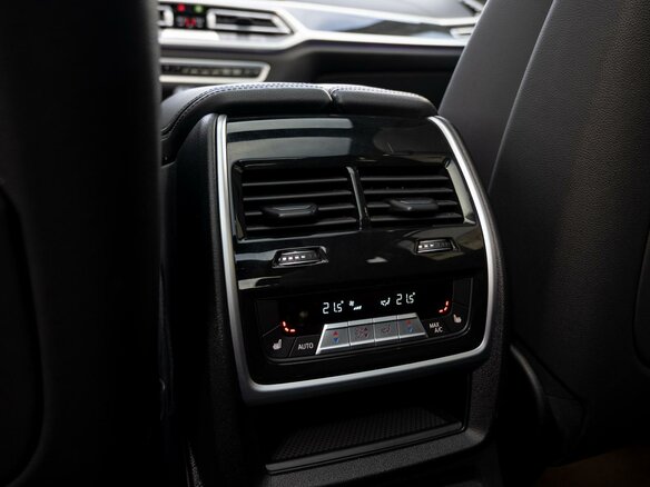 2021 BMW X7 40i I (G07), серый, 8799000 рублей - вид 31