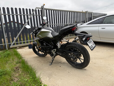2021 Honda CB 300R, серый, 500000 рублей, вид 4
