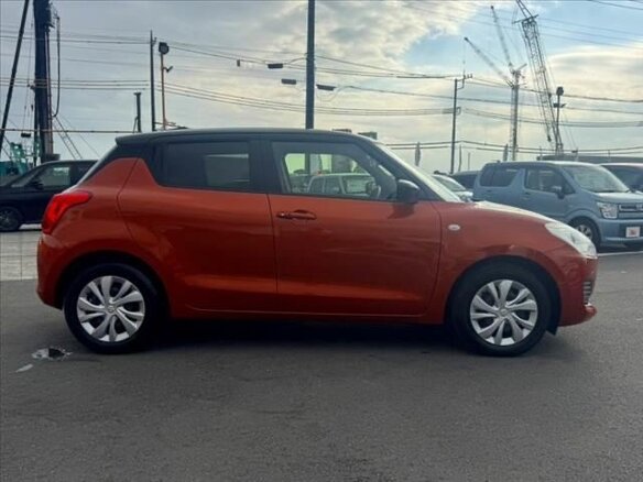 2022 Suzuki Swift V Рестайлинг, оранжевый, 750325 рублей - вид 4