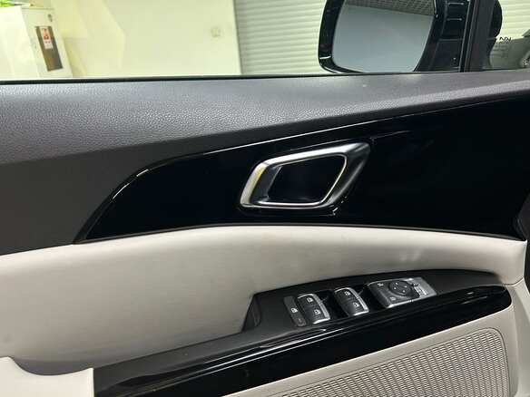 2021 Kia Carnival IV, чёрный, 3980000 рублей - вид 11