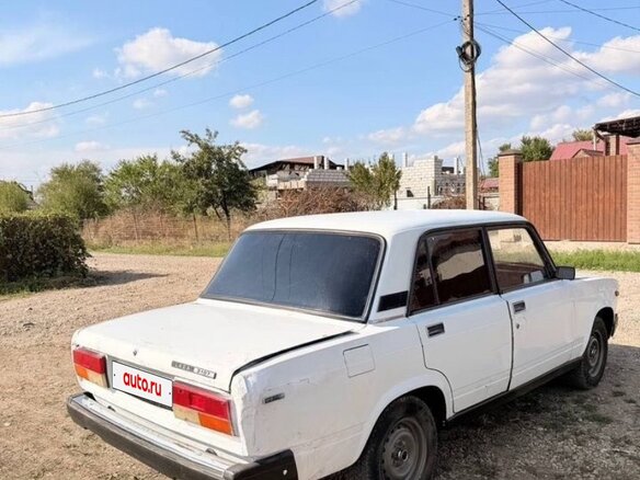 1998 Lada (ВАЗ) 2107, белый, 75000 рублей - вид 3