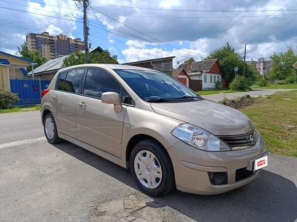2010 Nissan Tiida I, коричневый