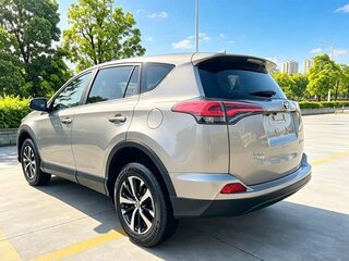 2019 Toyota RAV4 IV (XA40) Рестайлинг, серебристый, 1960000 рублей, вид 4