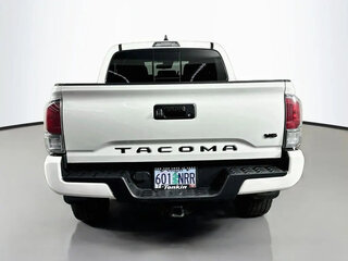 2022 Toyota Tacoma III, белый, 8897645 рублей, вид 2