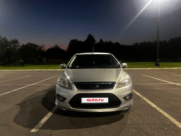 2010 Ford Focus II Рестайлинг, серебристый, 500000 рублей