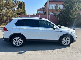 2021 Volkswagen Tiguan II Рестайлинг, белый, 3600000 рублей, вид 4