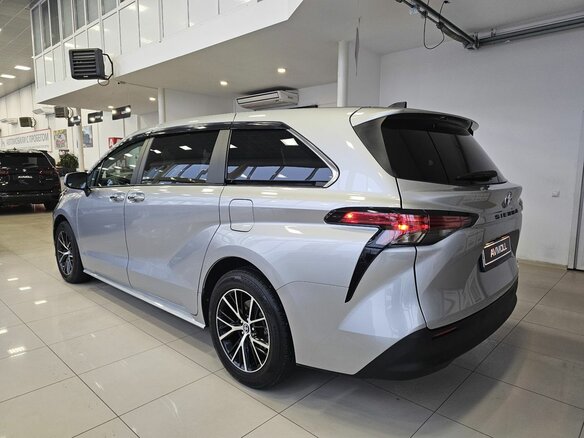 2022 Toyota Sienna IV, серый, 4299000 рублей - вид 6