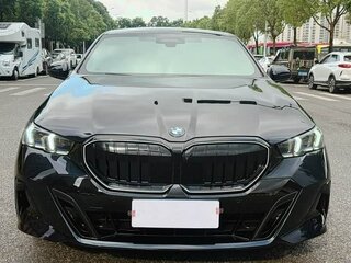 2026 BMW 5 серии 530i VIII (G60/G61/G68), чёрный, 6850000 рублей, вид 2
