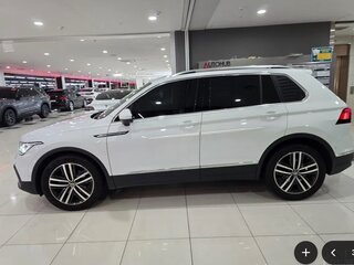 2022 Volkswagen Tiguan II Рестайлинг, белый, 2930000 рублей, вид 3