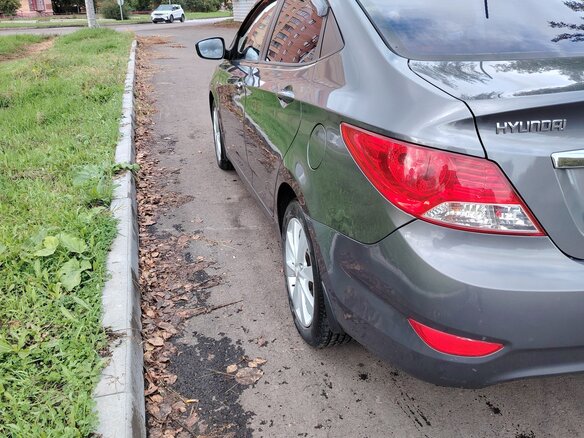 2013 Hyundai Solaris I, серый, 820000 рублей - вид 6