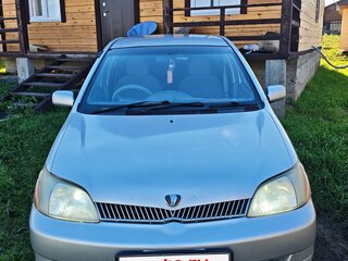 2001 Toyota Platz, серебристый, 310000 рублей, вид 2