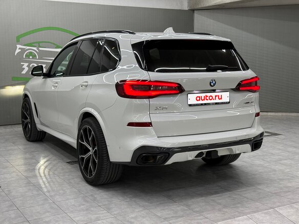 2022 BMW X5 40i IV (G05/G18), белый, 7200000 рублей - вид 3