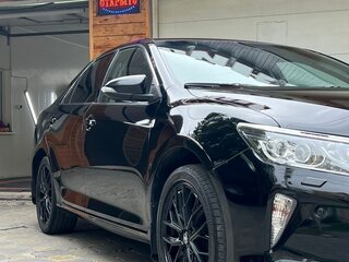 2013 Toyota Camry VII (XV50), чёрный, 1400000 рублей, вид 2