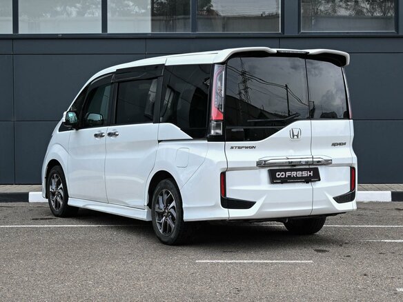 2015 Honda Stepwgn Spada V, белый, 1989000 рублей - вид 1