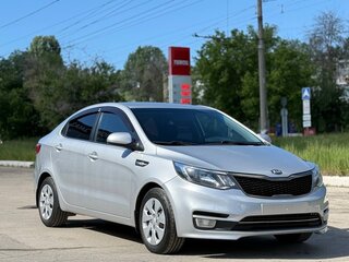2016 Kia Rio III Рестайлинг, серебристый, 749000 рублей, вид 3
