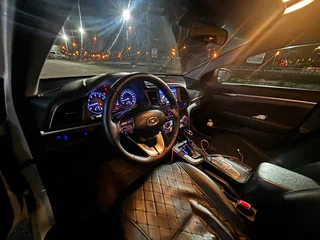 2019 Hyundai Elantra VI (AD) Рестайлинг, белый, 800000 рублей, вид 5