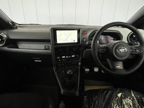 2026 Toyota Yaris IV Рестайлинг, белый, 5140000 рублей - вид 6