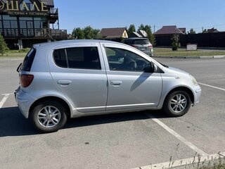 2003 Toyota Vitz I (P10), серебристый, 365000 рублей, вид 4