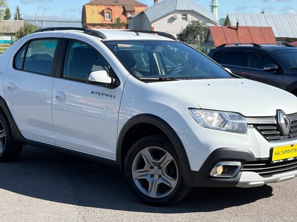 2021 Renault Logan Stepway II Рестайлинг, белый, 1200000 рублей - вид 1