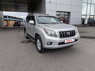 2012 Toyota Land Cruiser Prado 150 Series, серебристый, 2700000 рублей, вид 2