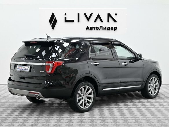 2017 Ford Explorer V Рестайлинг, чёрный, 2225000 рублей - вид 1