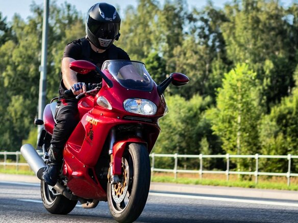 2001 Ducati ST, красный, 380000 рублей